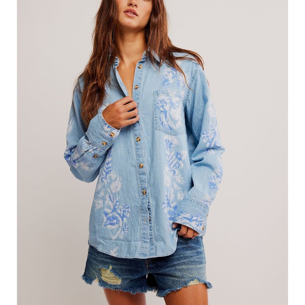 FREE PEOPLE Airbrushed Blossom Denim Shirt / Sky Blue Medium Indigo